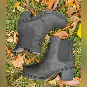 7.5 Women’s Black Chelsea Waterproof Boots